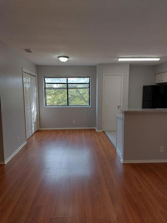 Building Photo - 9703 Roxanna Dr