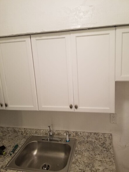 Kitchen - 7043 NW 6th Ct