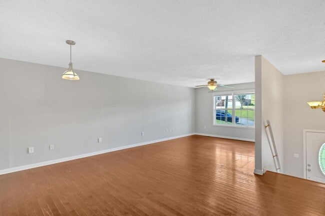 Building Photo - 227 Valley Crest Dr