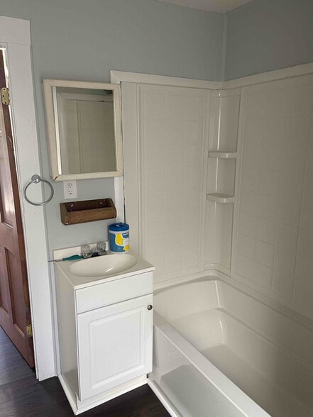 Building Photo - 300 Crawford St