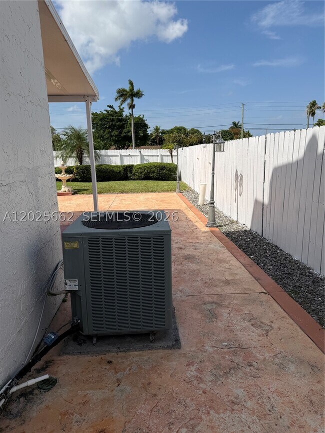 Building Photo - 10971 SW 69th Dr