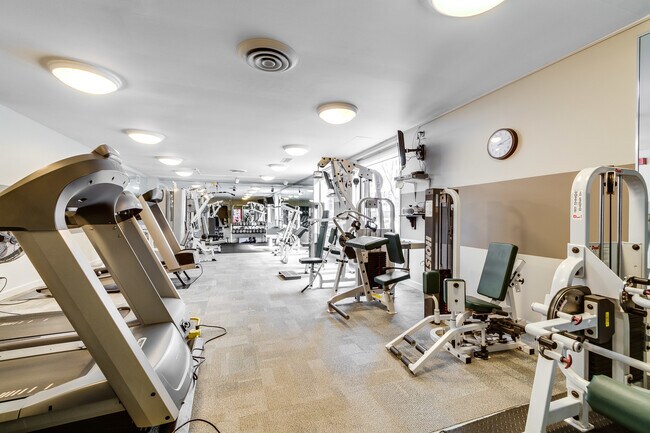 Building Photo - 720 W Gordon Terrace