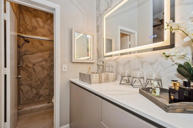 Building Photo - 4485 Carambola Cir S