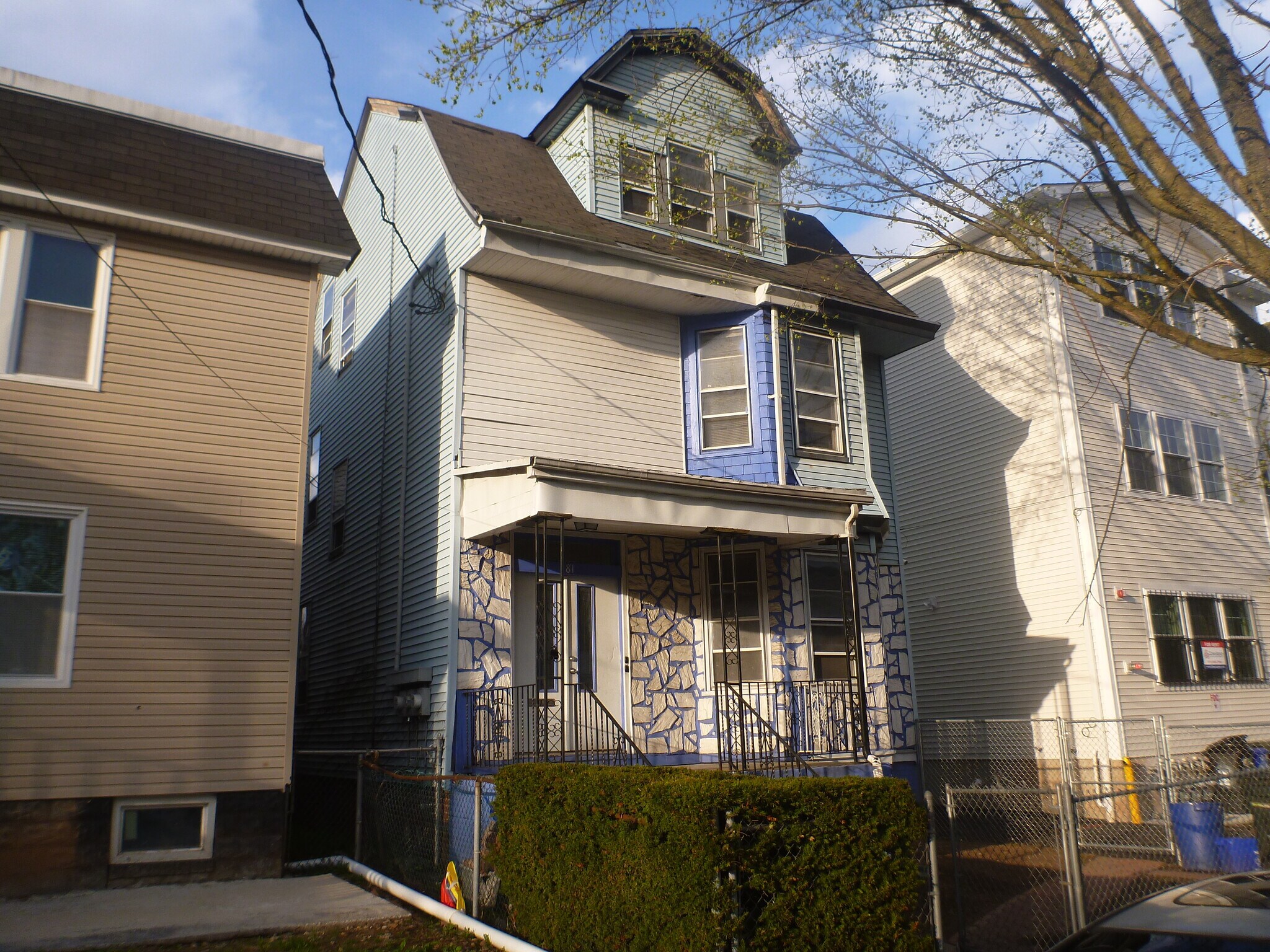 Building Photo - 81 Rose Ter