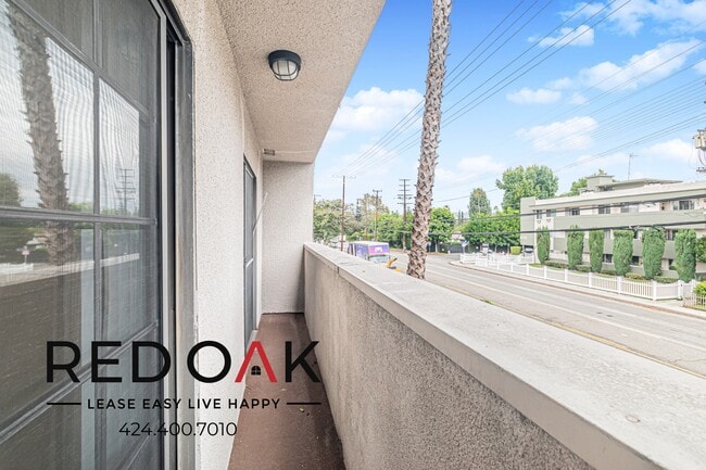 Building Photo - 4651 Cahuenga Blvd