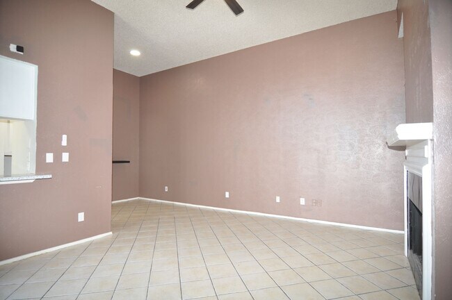 Building Photo - 602 Bellaire Dr