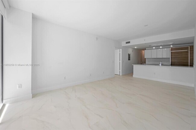 Building Photo - 1100S S Miami Ave