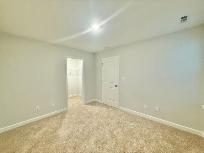 Building Photo - 443 White Oak Gdn Wy
