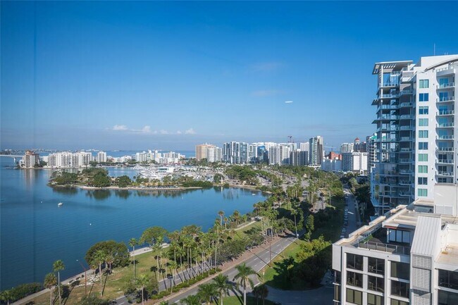 Building Photo - 770 S Palm Ave