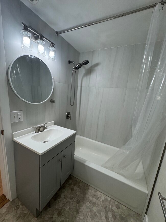 Building Photo - 6070 Longchamp Dr