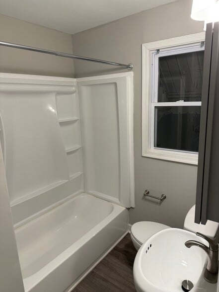 Building Photo - 5942 Glen Falls Ave