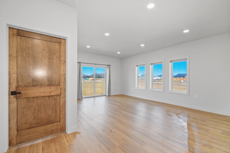 Building Photo - 622 W Matthew Trl