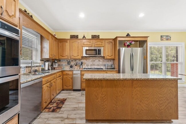 Building Photo - 4101 Lakeland Hills Dr