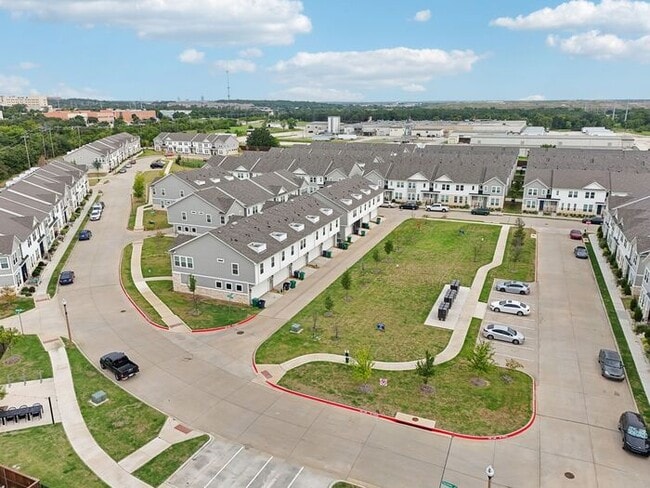 Building Photo - 4405 Titus Dr