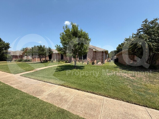 Building Photo - 8108 Bells St