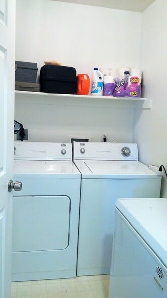 Laundry - 3810 Strawberry Field Grv