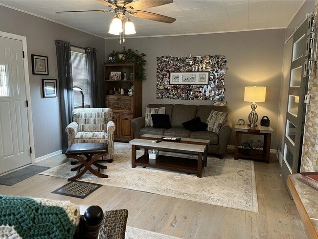 Building Photo - 1909 Robin Rd