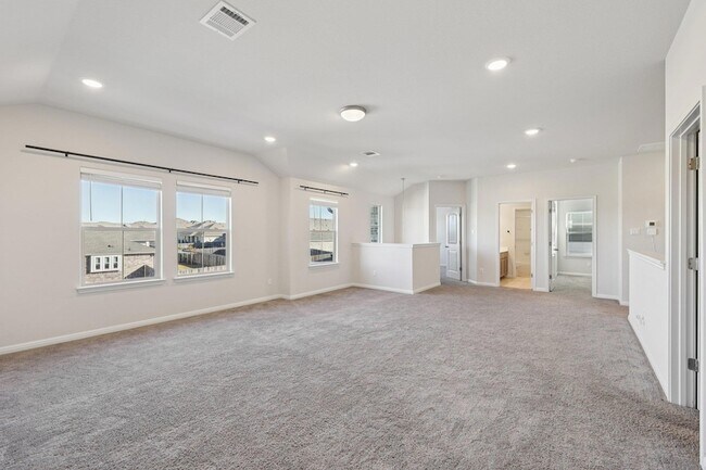 Building Photo - 308 Castlefields St