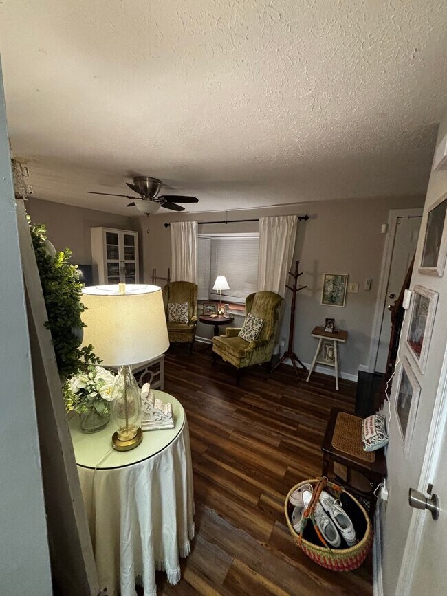 Building Photo - 3 Bedroom || 2.5 Bathroom - Townhome