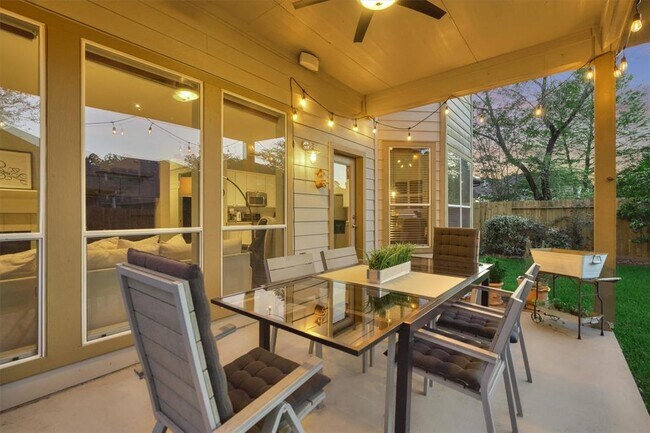 Building Photo - 131 Zephyr Bend Pl