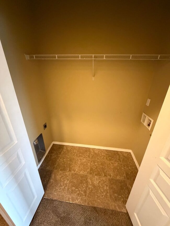 Building Photo - Modern Comfort Meets Easy Living in McKenzie Ridge Estates