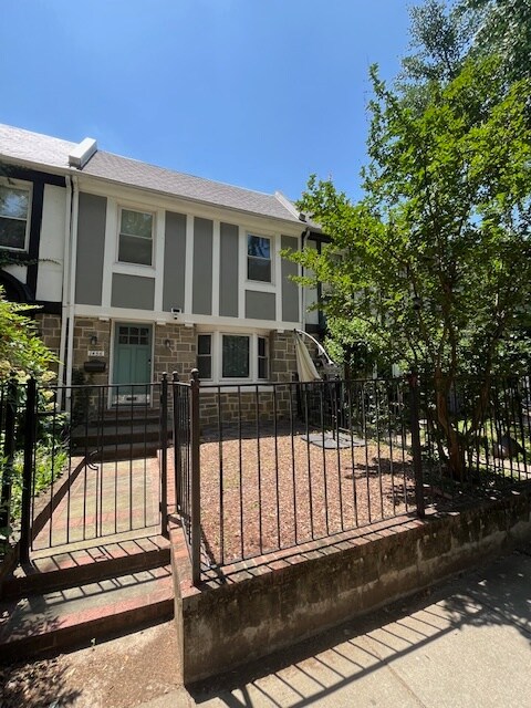 Primary Photo - 1456 Ogden St NW