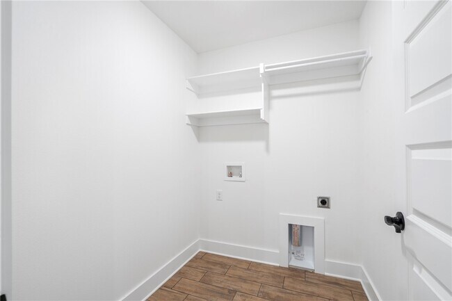 Building Photo - 4300 SW Adams Rd