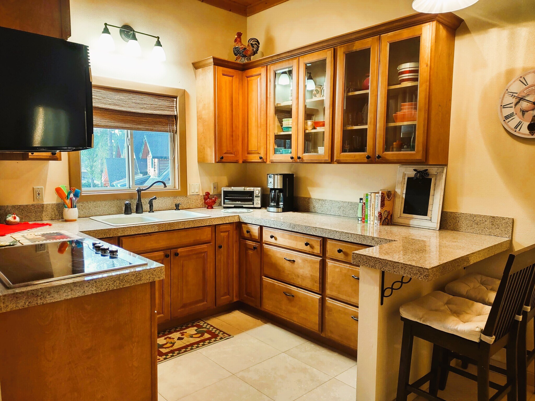 Fully Equipped Kitchen - 59570 Devils Ladder Rd