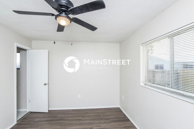 Building Photo - 3 Bedroom Pet-Friendly Home in MERRITT ISLAND, FL with Main Street Renewal