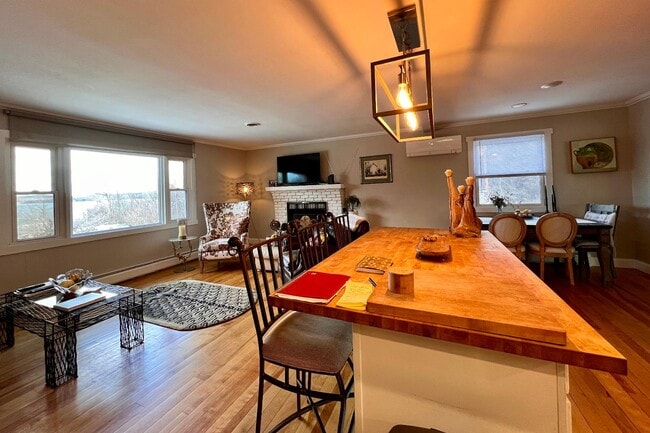 Building Photo - 67 Suncrest Terrace