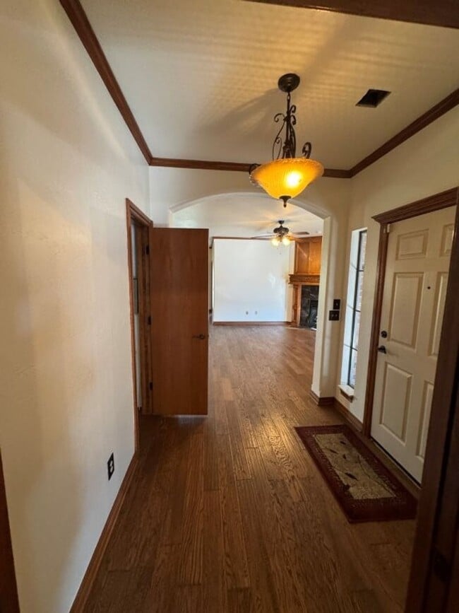 Building Photo - Stunning 3 bed in immaculate community, NO...