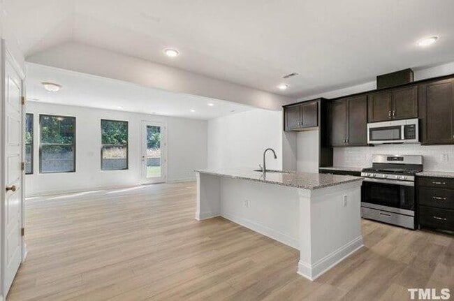 Building Photo - 2045 Maggie Vly Dr