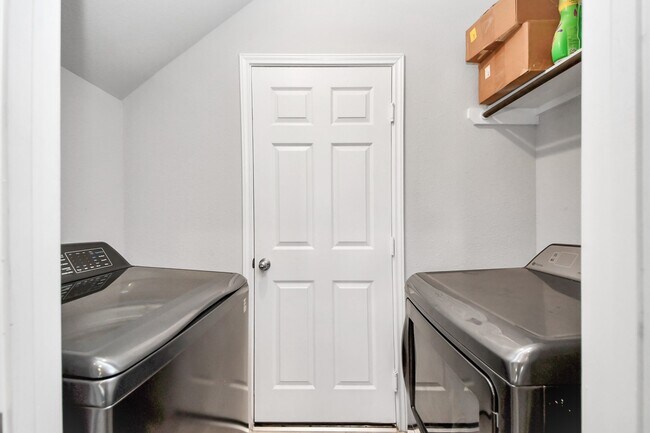 Building Photo - 13323 Colina Mdws Ln