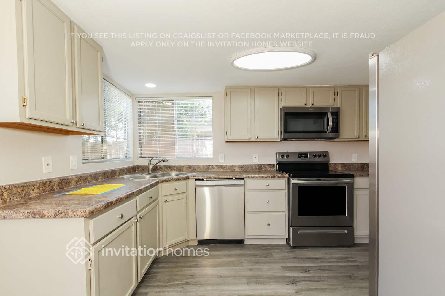 Building Photo - 11018 N 60th Dr