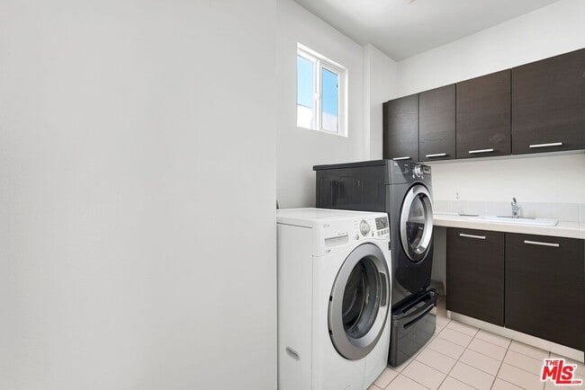 Building Photo - 6531 S Seabluff Dr