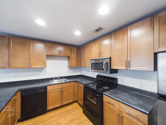 Building Photo - 711 W 32nd St