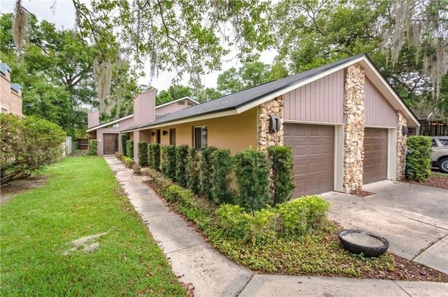 Building Photo - FIRST MONTH FREE -  Beautiful remodeled 2 ...