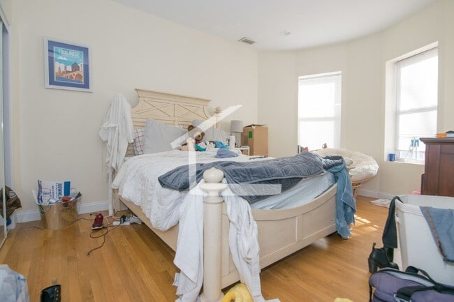 Building Photo - 6-1801 beacon St, #6