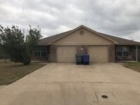 Building Photo - 3101 Yaupon Rd