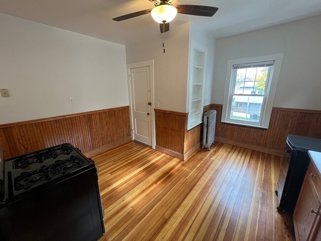 Building Photo - 171 School St