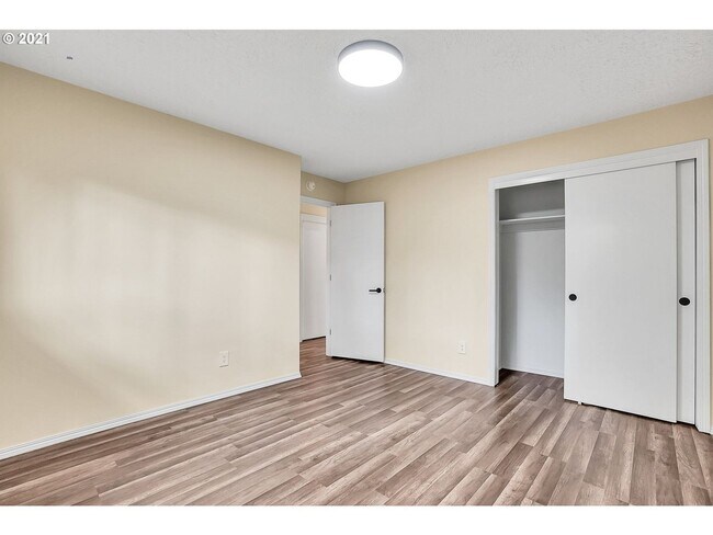 Building Photo - Beautiful 3-bdr/2-bath ranch in Argay Terrace—2 living areas, 2-car garage, & large, fenced yard!