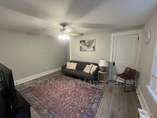 Building Photo - 834 W Main St