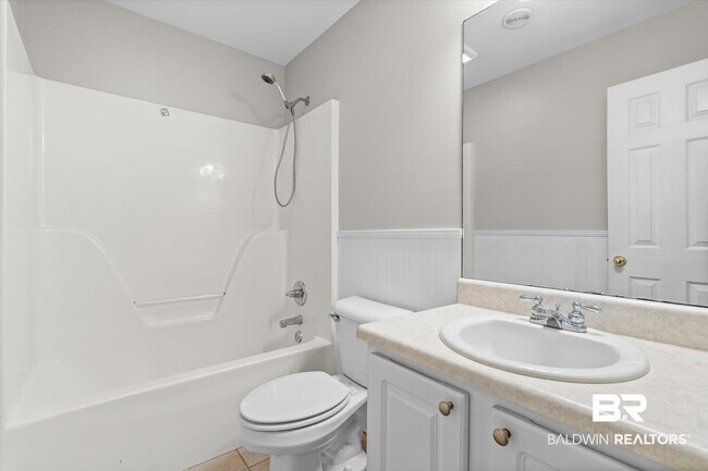 Building Photo - 10610 S Side Loop