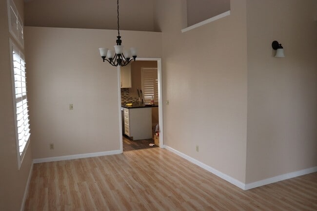 Building Photo - Spacious ALPINE 3 Bedroom 2.5 Bath 2 Story on a Cul De Sac