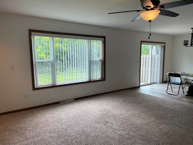 Building Photo - 2439 Parkfield Dr