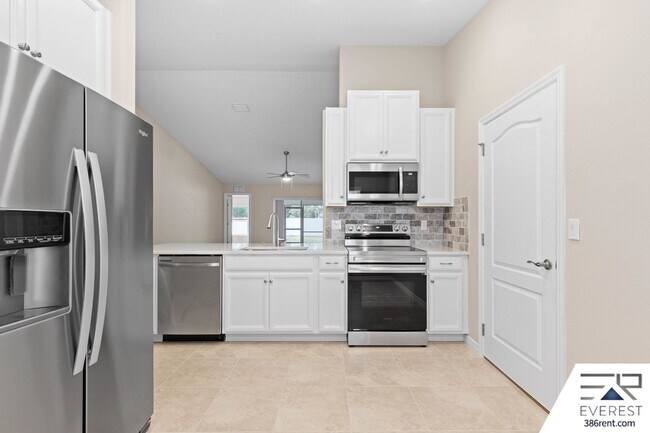 Building Photo - FULLY FENCED, LIKE NEW 4/3/2 ON A QUIET CUL-DE-SAC