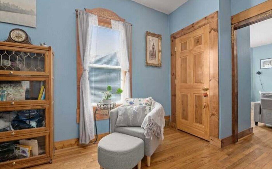 Building Photo - 111 21st St