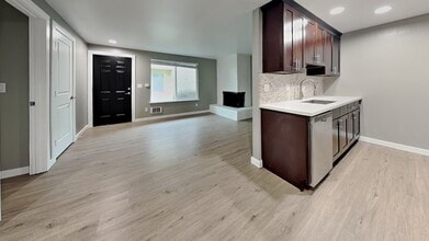 Building Photo - 1105 S Woodlawn St