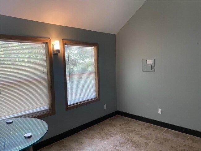 Building Photo - 1256 Chambers Rd