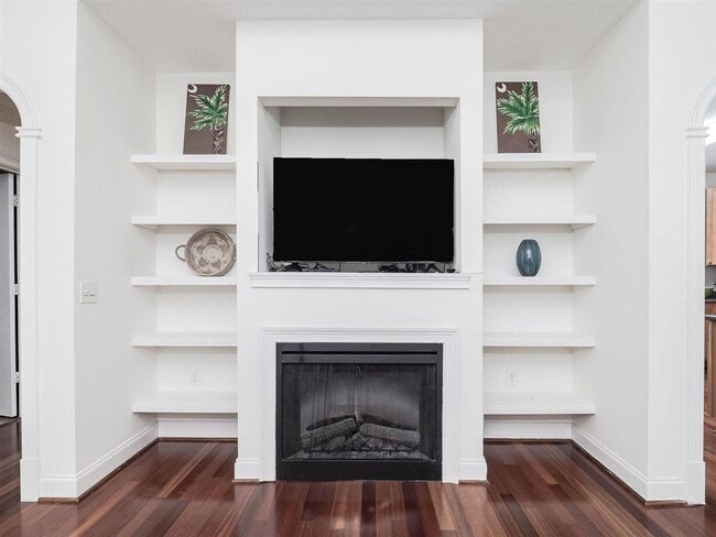 Building Photo - Spacious top-floor condo — 2BR/2BA with hardwood floors, electric fireplace & deposit-free move-i...